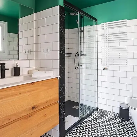 Sea View Apartment *