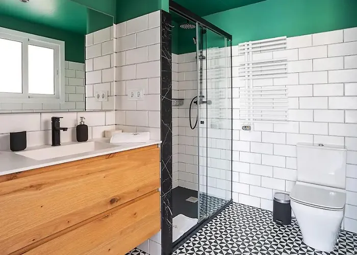 Sea View Apartment *